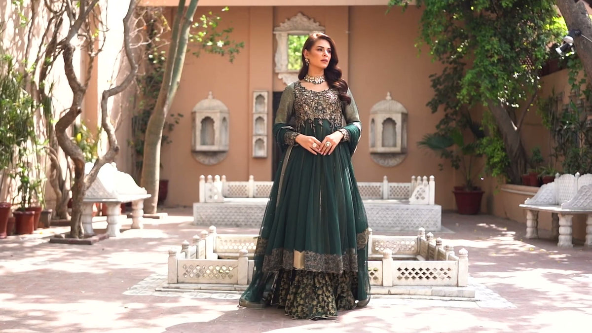 The Sang-e-Mar Mar film in a courtyard