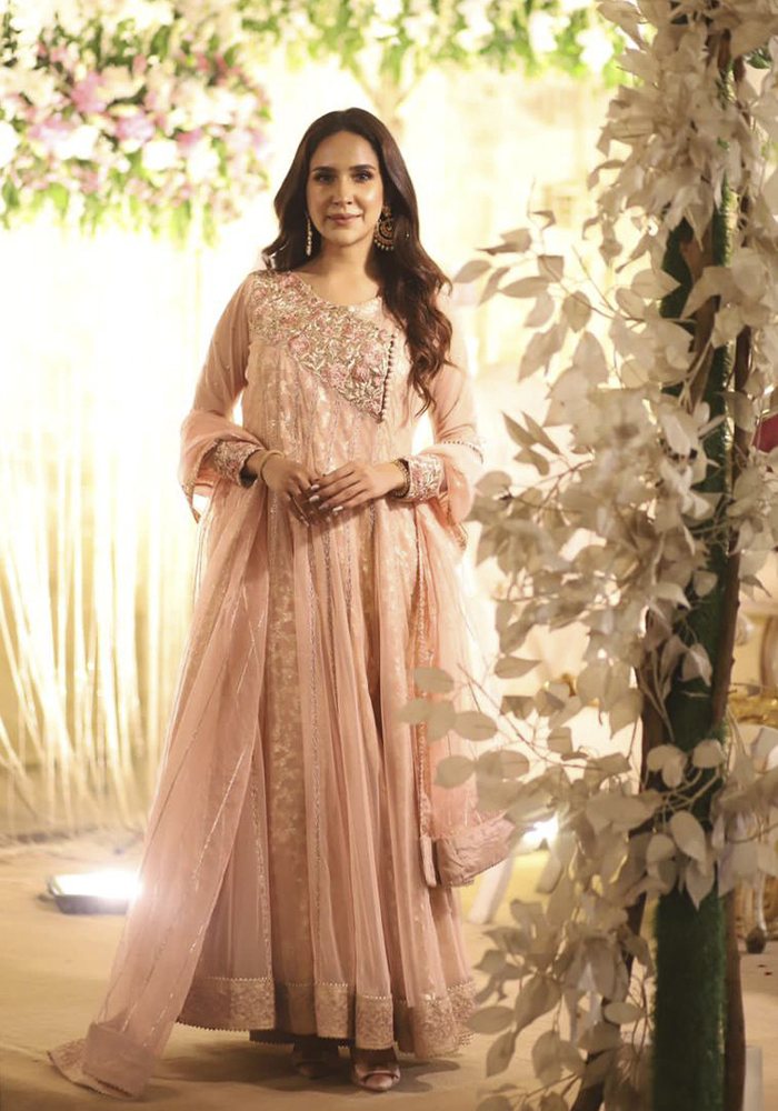 Anoushay Abbasi wearing Ulfat-e-Gulab by Virsaay